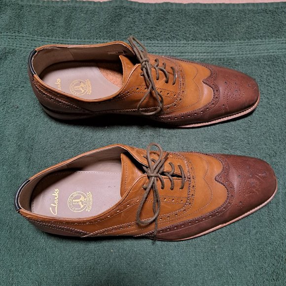 Clarks Men Two Tone leather Dress Shoes - Picture 2 of 3